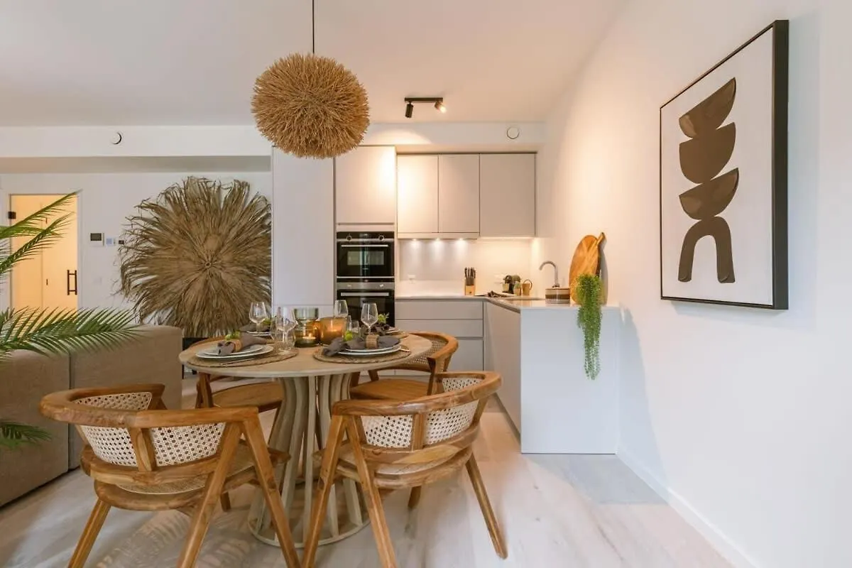 Huswell - Beautiful & Warm Apartment With Terrace In オステンド